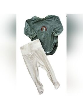 H&M Footed Pants & Green Long Sleeve Onesie‎ | Neutral Rainbow Baby Clothes